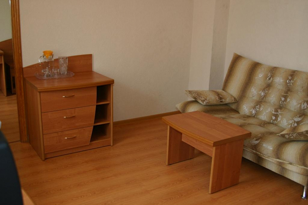 Красноусольск, корпус 3, Полулюкс двухкомнатный (телефон, телевизор, холодильник, радио, туалет, душ, ванна)